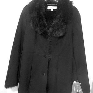 Jones of NY  black faux fur line jacket with faux fur collar size large.